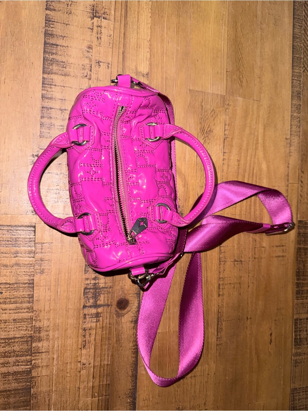 Paris Hilton Hot Pink Quilted Patent Barrel Satchel Bag - Picture 2 of 4